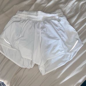 white lulu shorts size 4 4”